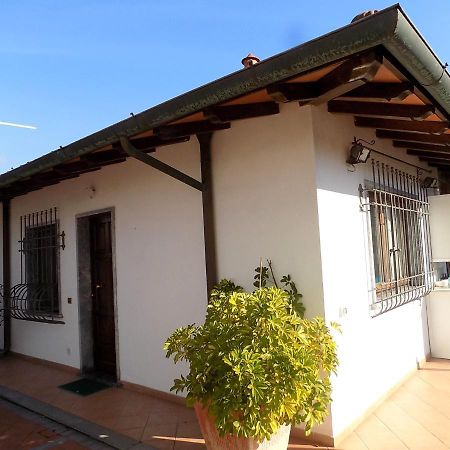 Aparthotel Casa Nuccia Gentili David Marina di Massa Exterior foto