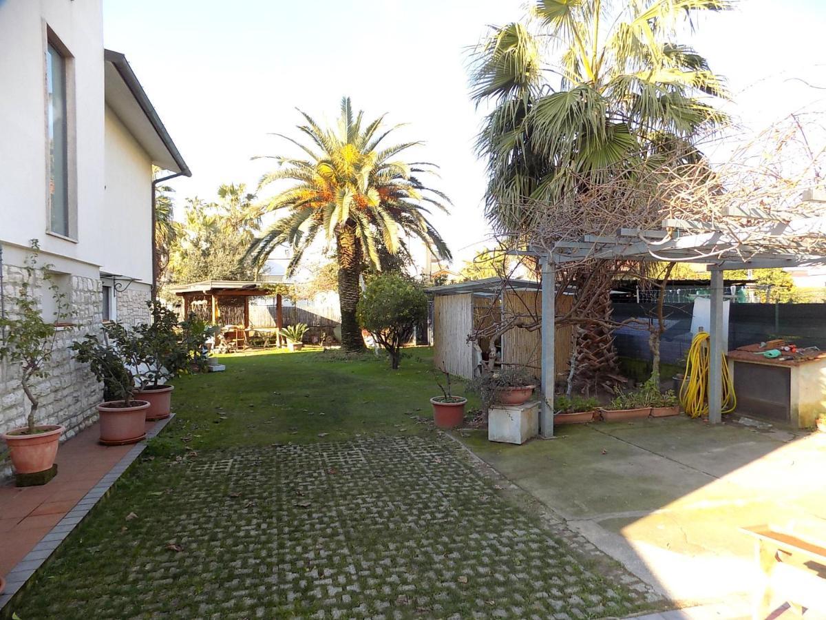 Aparthotel Casa Nuccia Gentili David Marina di Massa Exterior foto